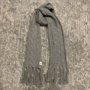 Hollister scarf